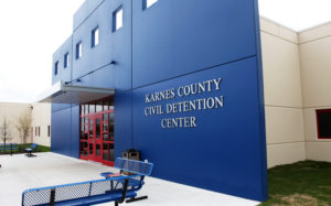 El Centro de Detención Civil del Condado de Karnes, en Texas, es un centro de detención de inmigración civil de 608 camas, diseñado para albergar a hombres adultos detenidos de bajo riesgo y seguridad mínima. Foto: ICE