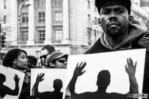 Las protestas en contra de muertes de civiles en encuentros con la policía en Estados Unidos se han multiplicado en años recientes. Foto: fuseboxradio via VisualHunt.com / CC BY-SA
