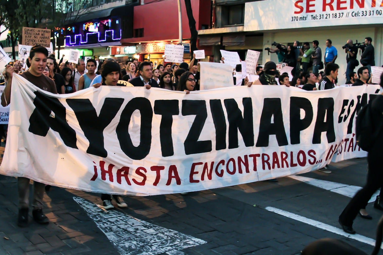 Un gran número de acciones de protestas como esta manifestación se han llevado a cabo tras desaparición de los 43 estudiantes. Foto: Miriana Moro via Visualhunt.com / CC BY