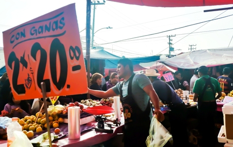 Tras la elección de Donald Trump, tanto comerciantes como consumidores mexicanos se han visto afectados por el aumento del peso mexicano ante el dólar estadounidense. Foto: Eduardo Barraza | Barriozona Magazine © 2016