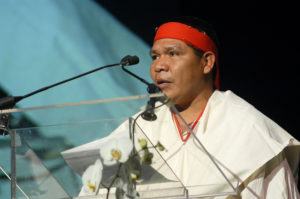 Esta imagen de 2005 muestra a Isidro Baldenegro López, el indígena rarámuri defensor del medio ambiente asesinado, durante la ceremonia en la que recibió el Premio Ambiental Goldman. Foto: Goldman Environmental Prize