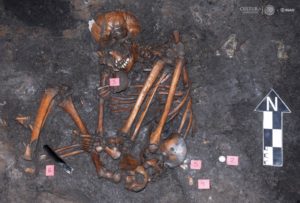 Los arqueólogos piensan que debido a la mejor calidad de la antigua vivienda donde se encontraron siete entierros humanos, se trata de nobles mexicas. Foto: María de la Luz Escobedo | INAH