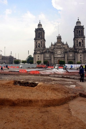 A los arqueólogos mexicanos nunca les falta trabajo. Ahora excavaron en la Plaza de la Constitución, donde se sabía de la existencia de una importante estructura enterrada por casi dos siglos. Foto: Melitón Tapia | INAH 