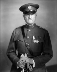 El General Brigadier John H. Pershing fue convocado por el gobierno de EE.UU. para llevar a cabo la expedición punitiva contra Pancho Villa en territorio mexicano. 