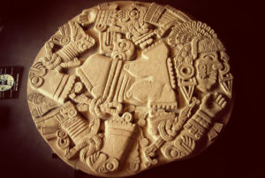 Entre los monolitos mexicas más simbólicos se encuentra el de Coyolxauhqui, que junto con el de la Piedra del Sol y el de Tlaltecuhtli, revela detalles de la narración mitológica de Tenochtitlan. Foto: Eduardo Barraza | Barriozona Magazine © 2020