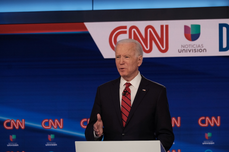 El ex vicepresidente Joe Biden participa en el debate demócrata en Washington, D.C. el domingo 15 de marzo. Foto: CNN
