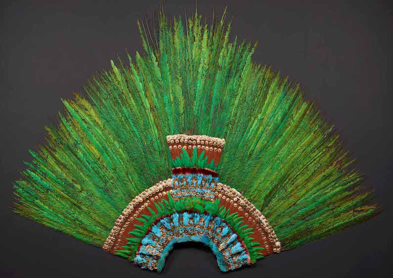 Este penacho de plumas de quetzal conocido también como el “Penacho de Moctezuma” es parte de la muestra “Aztecas” y propiedad permanente del Museo Etnográfico de Viena. Foto: Asociación de Museos KHM ©