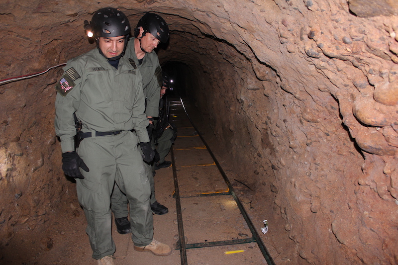 Los cárteles de la droga se valen de túneles como este para llevar a cabo el contrabando fronterizo de estupefacientes como la marihuana y la cocaína. Foto: ICE