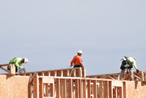 Los trabajadores de la construcción que provienen de otros países son un pilar en la economía de Estados Unidos. La gran mayoría de trabajadores extranjeros provienen de México. Foto: Eduardo Barraza | Barriozona Magazine © 2020