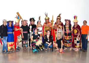 La riqueza milenaria inca de la celebración del Inti Raymi brilla en la ciudad de Nueva York gracias al trabajo de los miembros del colectivo Abya Yala (Arte y Cultura). La imagen corresponde a la exitosa presentación de esta tradición en el Museo Queens el 18 de febrero de 2022. Foto: Cortesía