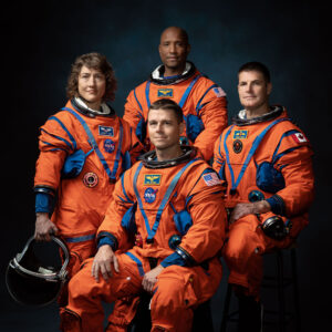 La tripulación de la misión Artemis II de la NASA (de izquierda a derecha): Christina Hammock Koch, Reid Wiseman (sentado), Víctor Glover y el astronauta de la Agencia Espacial Canadiense Jeremy Hansen. Foto: NASA