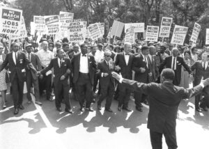 Esta imagen captada durante la Marcha en Washington el 28 de agosto de 1963 muestra a líderes sindicales y de derechos civiles, entre ellos a Martin Luther King, Jr. En 2023 se cumplen 60 años de este histórico evento. Crédito: Dominio publico