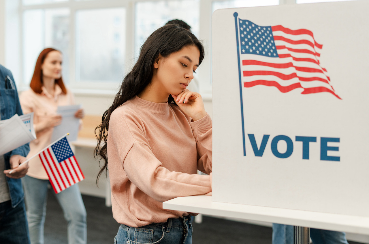 Undecided voters may find themselves in this situation due to lack of information, divergent opinions on key issues, or dissatisfaction with the available candidates. Instead of abstaining from exercising their right to vote, they should consider thoroughly researching the proposals and backgrounds of the candidates, participating in community debates, and seeking reliable sources of information to make an informed decision that reflects their values and concerns. Photo: Maria Vitkovska | AdobeStock