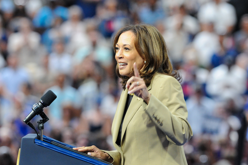 La presencia de Kamala Harris en Arizona atrajo a miles de sus seguidores la Arena Desert Diamond en la ciudad de Glendale. La candidata presidencial demócrata y vicepresidenta de Estados Unidos visitó el estado el viernes 9 de agosto de 2024. Foto: Eduardo Barraza | Barriozona Magazine © 2024